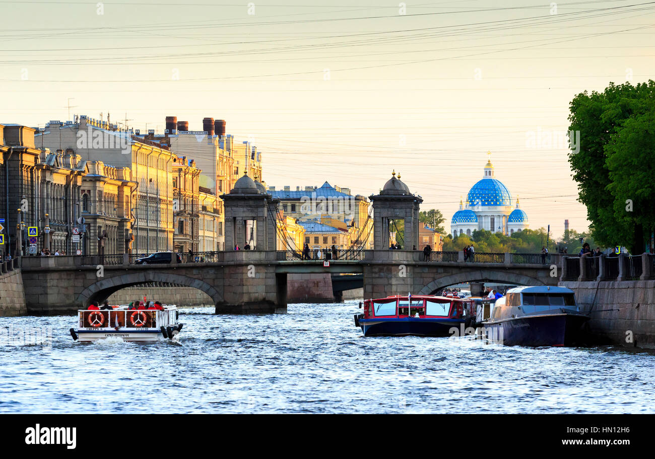 Excursion boats hi-res stock photography and images - Alamy