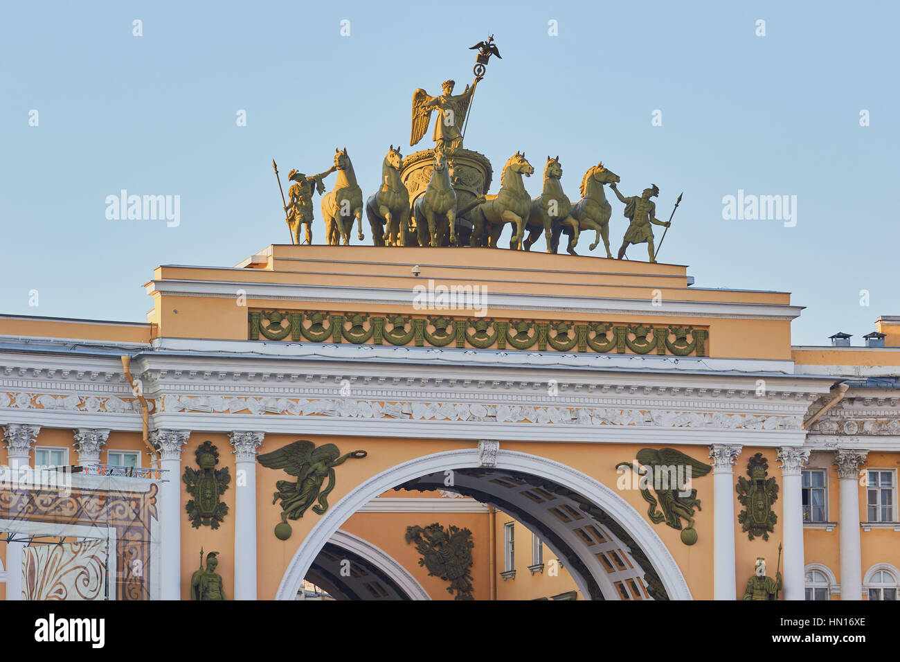 Sculpture group of Victory in her chariot on the triumphal arch connecting the two wings of the General Staff Building, Palace Square, St Petersburg Stock Photo