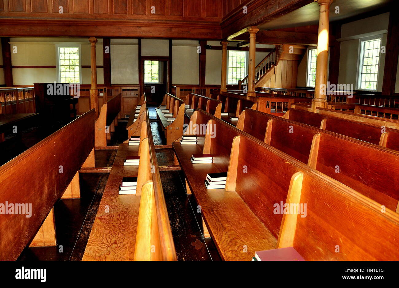 West Barnstable, Massachusetts  July 13, 2015-:  Wooden pews with prayer hymnals inside the historic 1717 West Barnstable Parish Meeting House Stock Photo