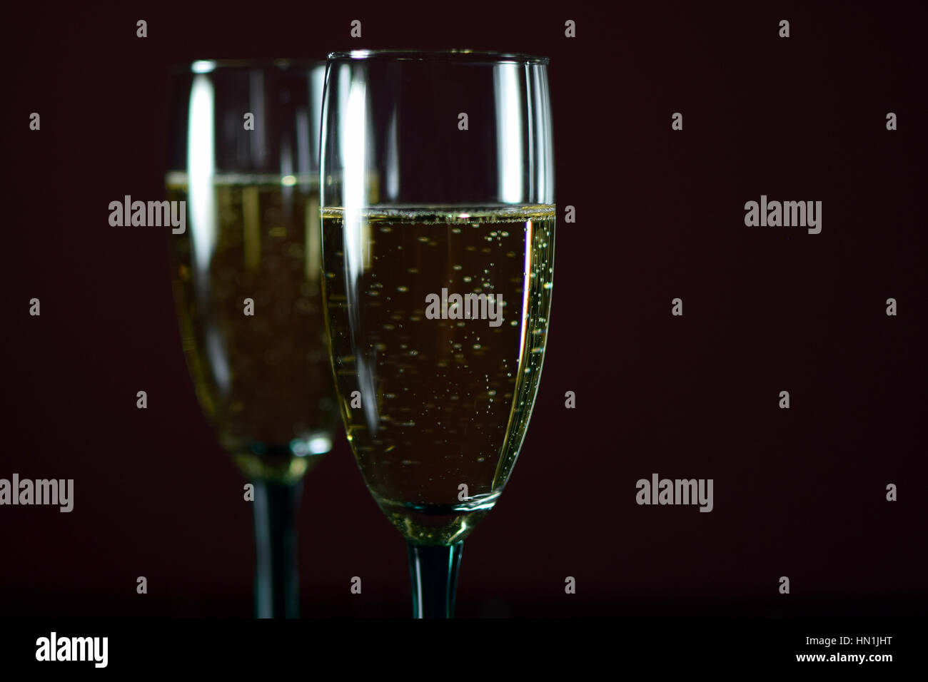 https://c8.alamy.com/comp/HN1JHT/two-glasses-of-sparkling-wine-close-up-HN1JHT.jpg