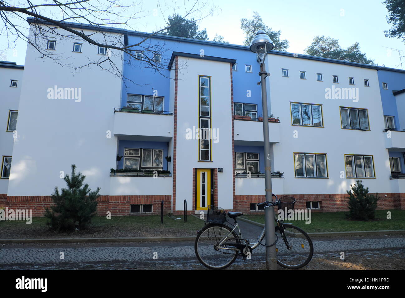 1920's Housing by Bruno Taut, Onkel Tom's Hutte, Berlin Stock Photo - Alamy