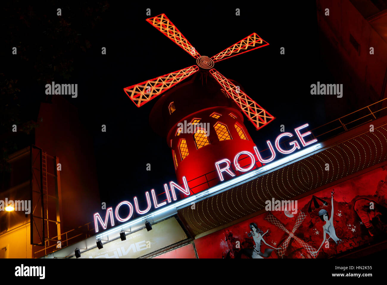 FRANCE-CULTURE-ENTERTAINMENT-MOULIN - ROUGE shows RED WINDMILL ...