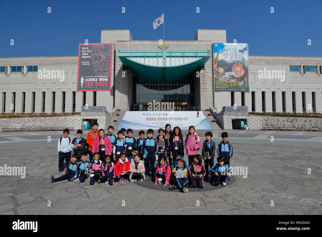 Students pose in front of War Memorial of Korea, Jeonjaeng ginyeomgwan, Yongsan-dong, Seoul, South Korea - NOVEMBER 2013 Stock Photo