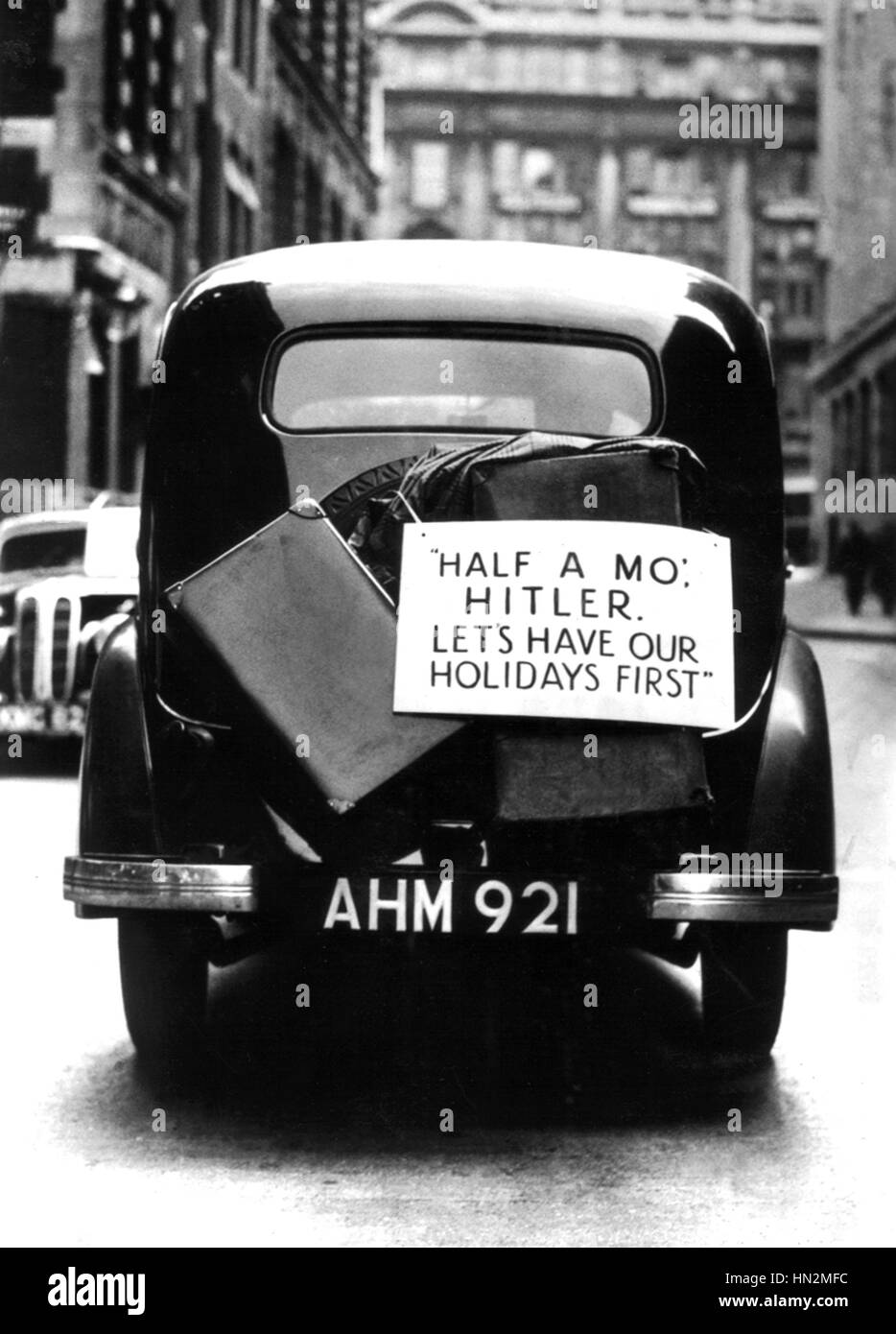 London. Automobile with a sign that reads: 'Half a moment, Hitler, let's save our holidays first' 1939 England - World War II Stock Photo