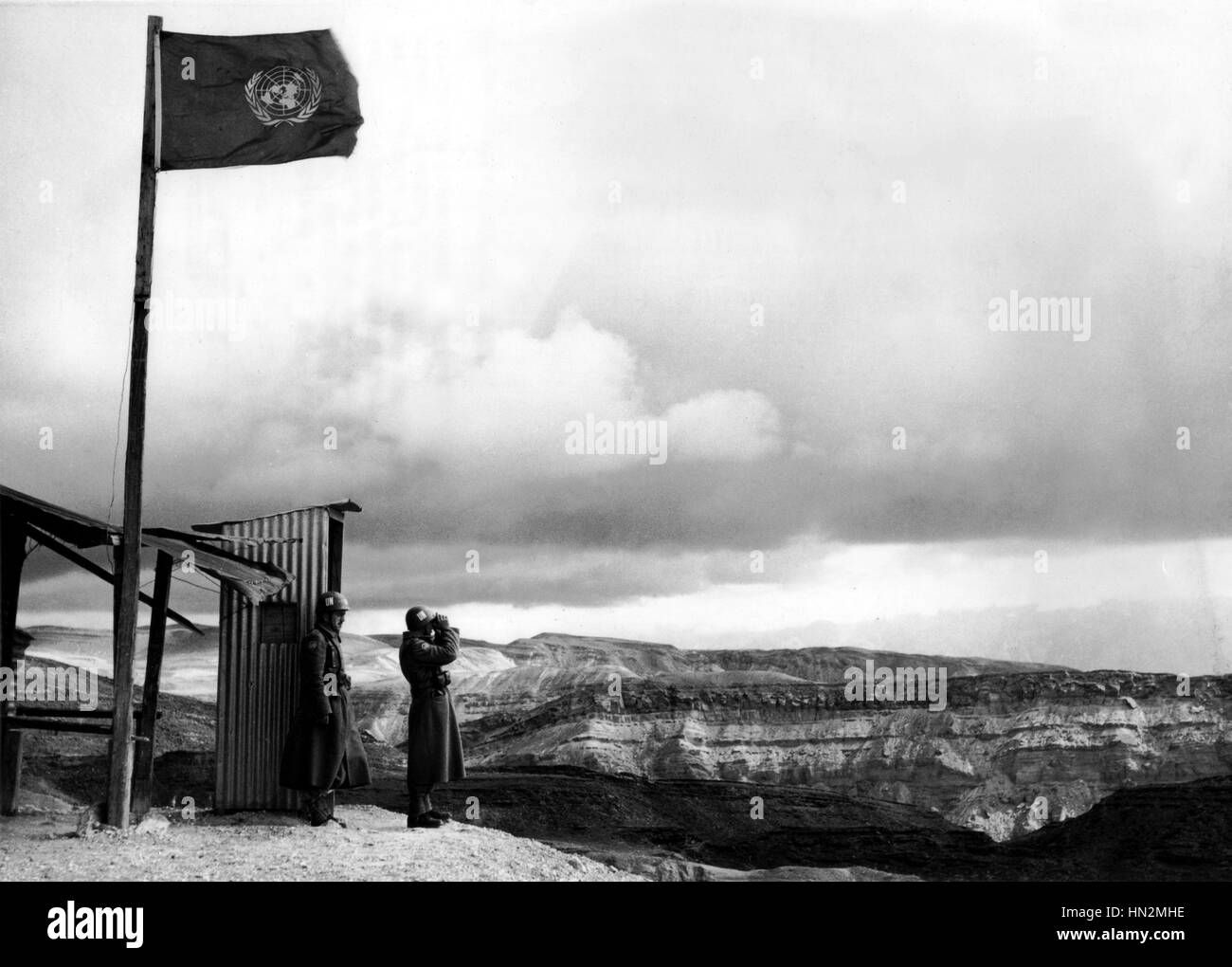 U.N. Yugoslav soldiers keeping their position in Ras el Nagb, in the Sinai peninsula.  1959, Egypt Stock Photo
