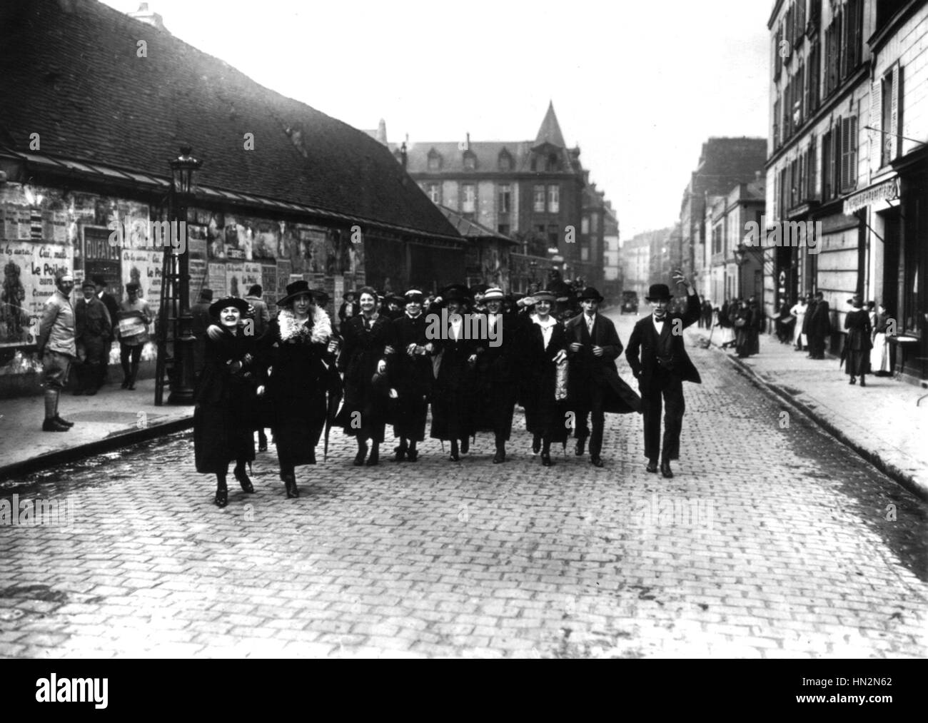 Parade of suffragettes, Paris, 1913 France 1913 Stock Photo