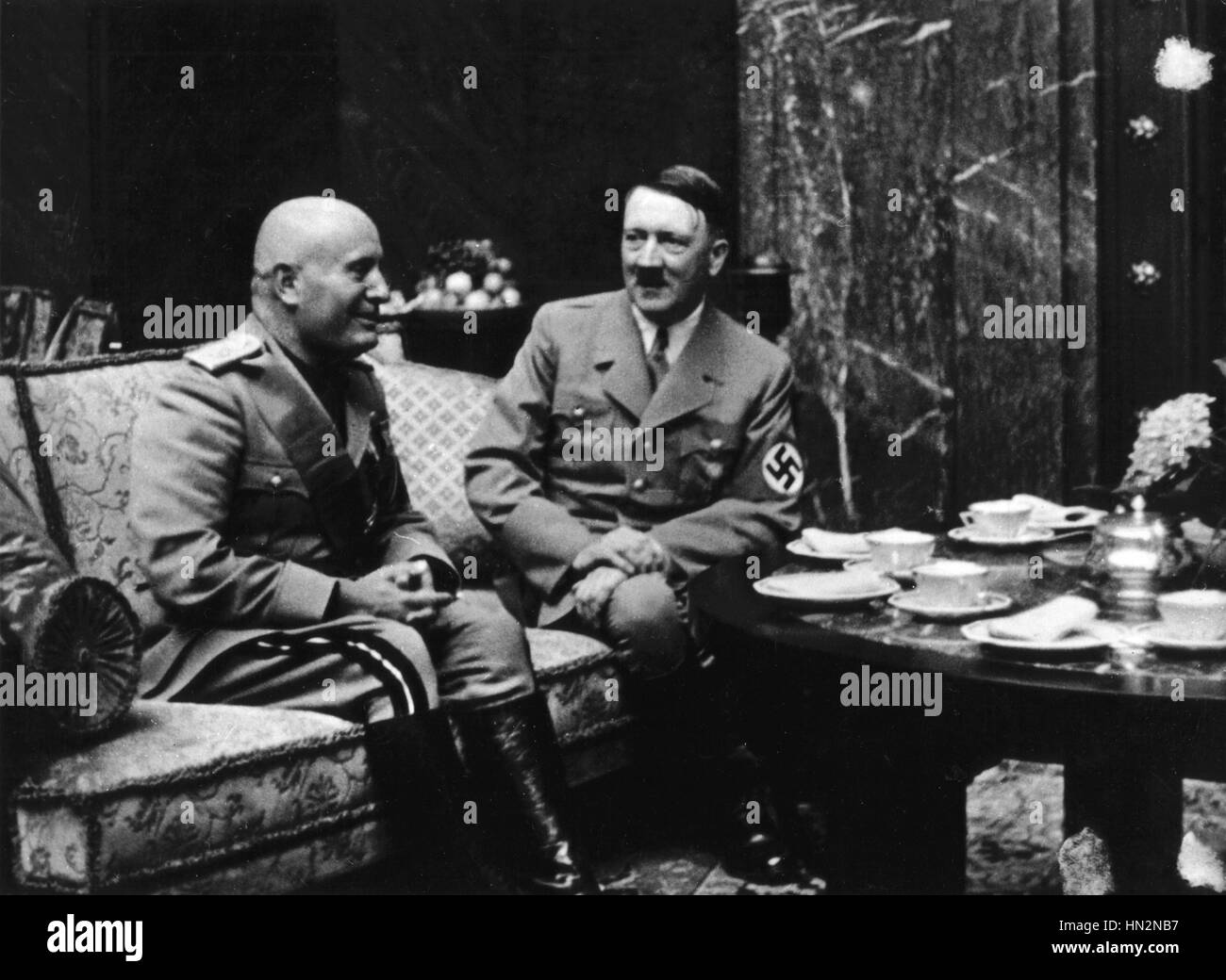 Munich. Mussolini et Hitler at tea time 1937 Germany Stock Photo