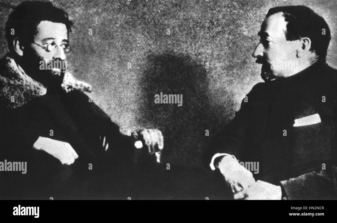 Russian Revolution. Martov and Fedor Ilie Dan, Menchevick leaders 1917 Russia Stock Photo