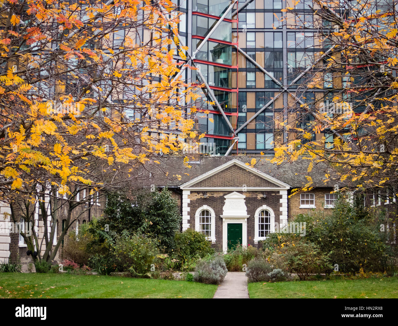 Hopton Gardens Almshouses in front of NEO Bankside, Southwark, London Stock Photo