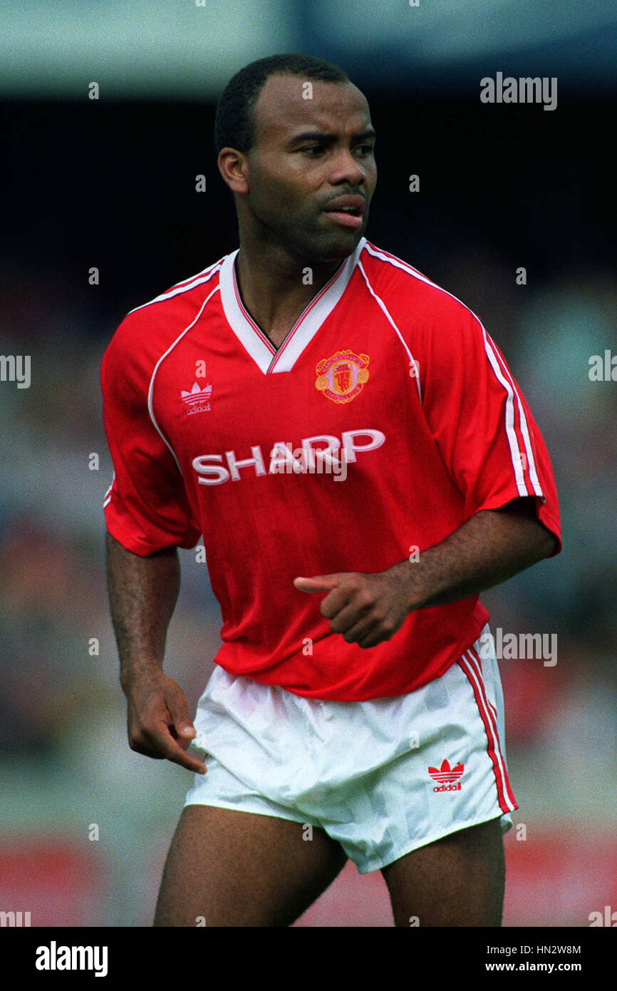 DANNY WALLACE MANCHESTER UNITED FC 11 August 1990 Stock Photo - Alamy