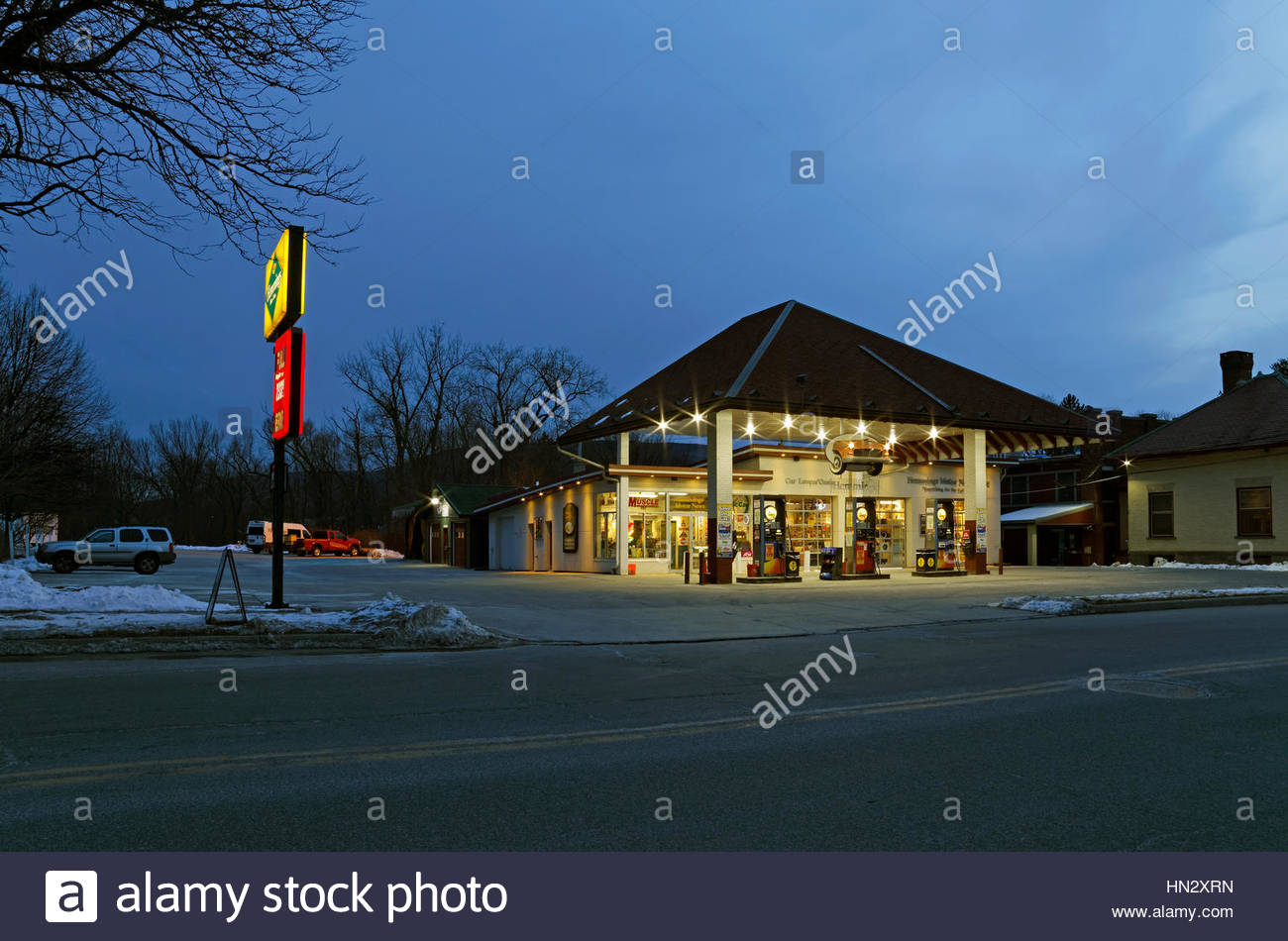 Vintage Petrol Station High Resolution Stock Photography and Images Alamy