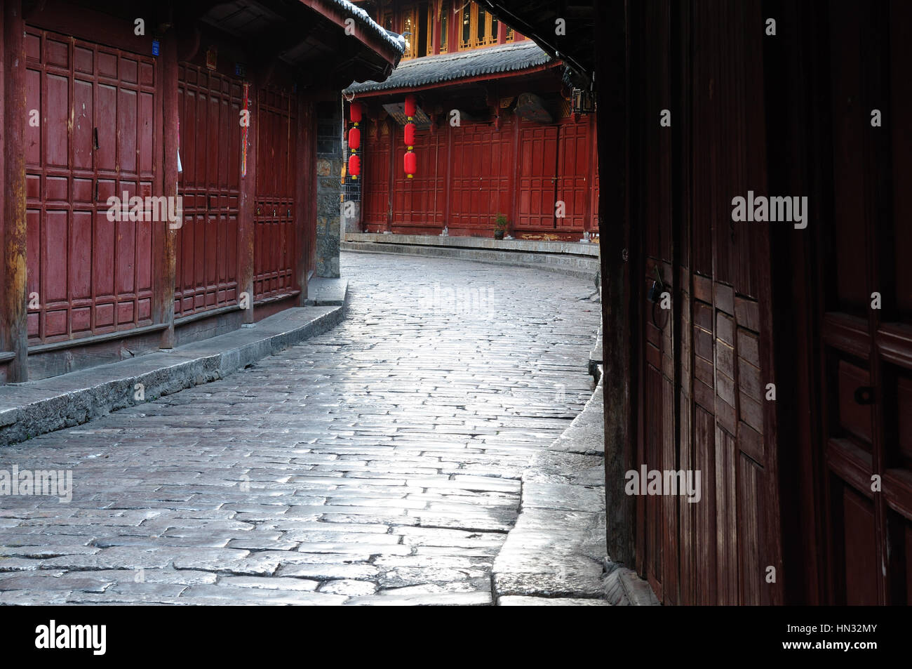 China yunnan province lijiang old hi-res stock photography and images ...