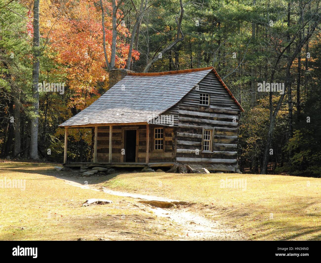 Log Cabin in the mountains of Gatlinburg Tennessee Stock Photo - Alamy