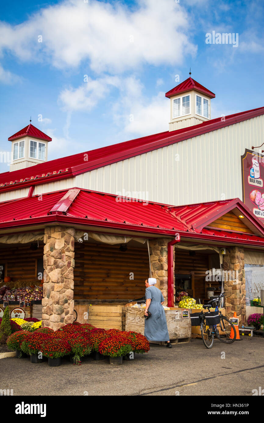 The Troyer's Country Market store in Berlin, Ohio, USA. Stock Photo