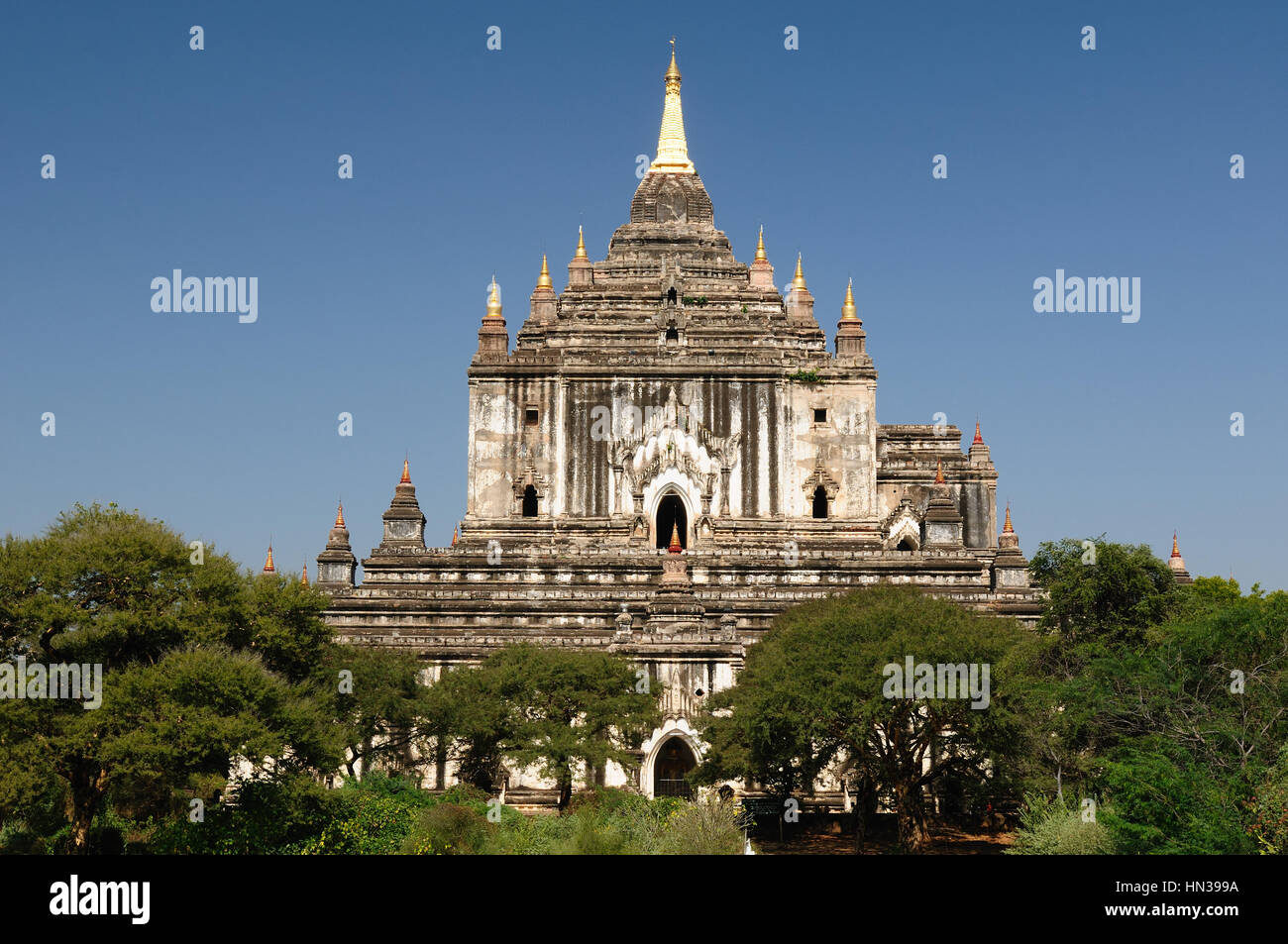 Myanmar (Burma), Bagan, Thatbyinny Pahto Temple - Bagan's highest temple is built of two  white-coloured boxy storeys. Built in 1144 by Alaungsithu. Stock Photo