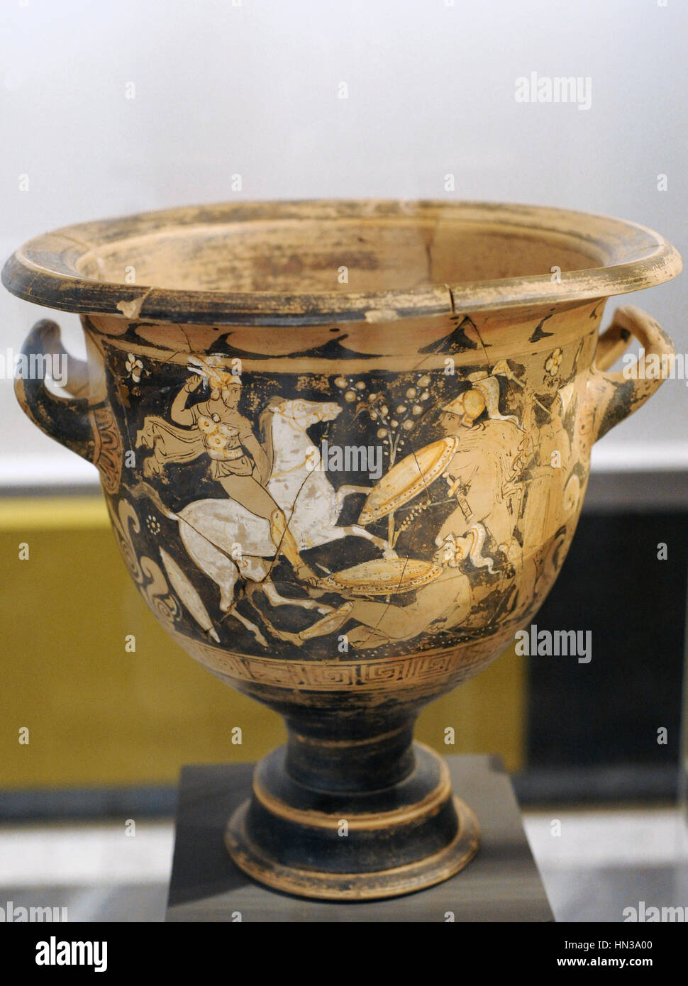 Krater depicting a battle between Samnite warriors. Made in Campania. From Montesarchio. Libation Painter. 350-325 BC. National Archeological Museum Sannio Caudino. Montesarchio. Italy. Stock Photo