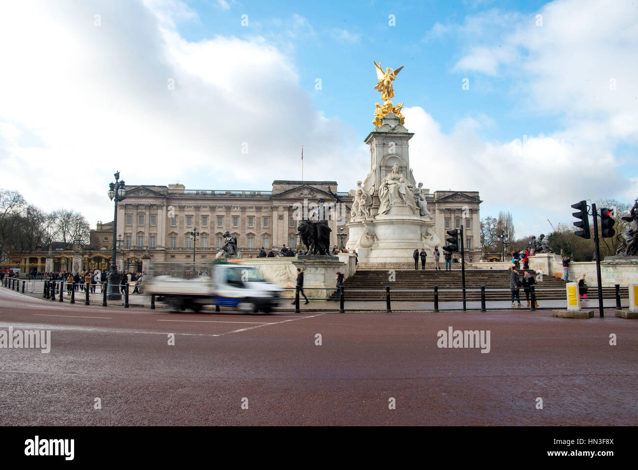 London, UK. 07th Feb, 2017. General view of Buckingham Palace, the London residence and administrative headquarters of the reigning monarch of the United Kingdom. Several gardeners prepare the flowers outside The Palace, ready fhe bloom in spring. Credit: Alberto Pezzali/Pacific Press/Alamy Live News Stock Photo
