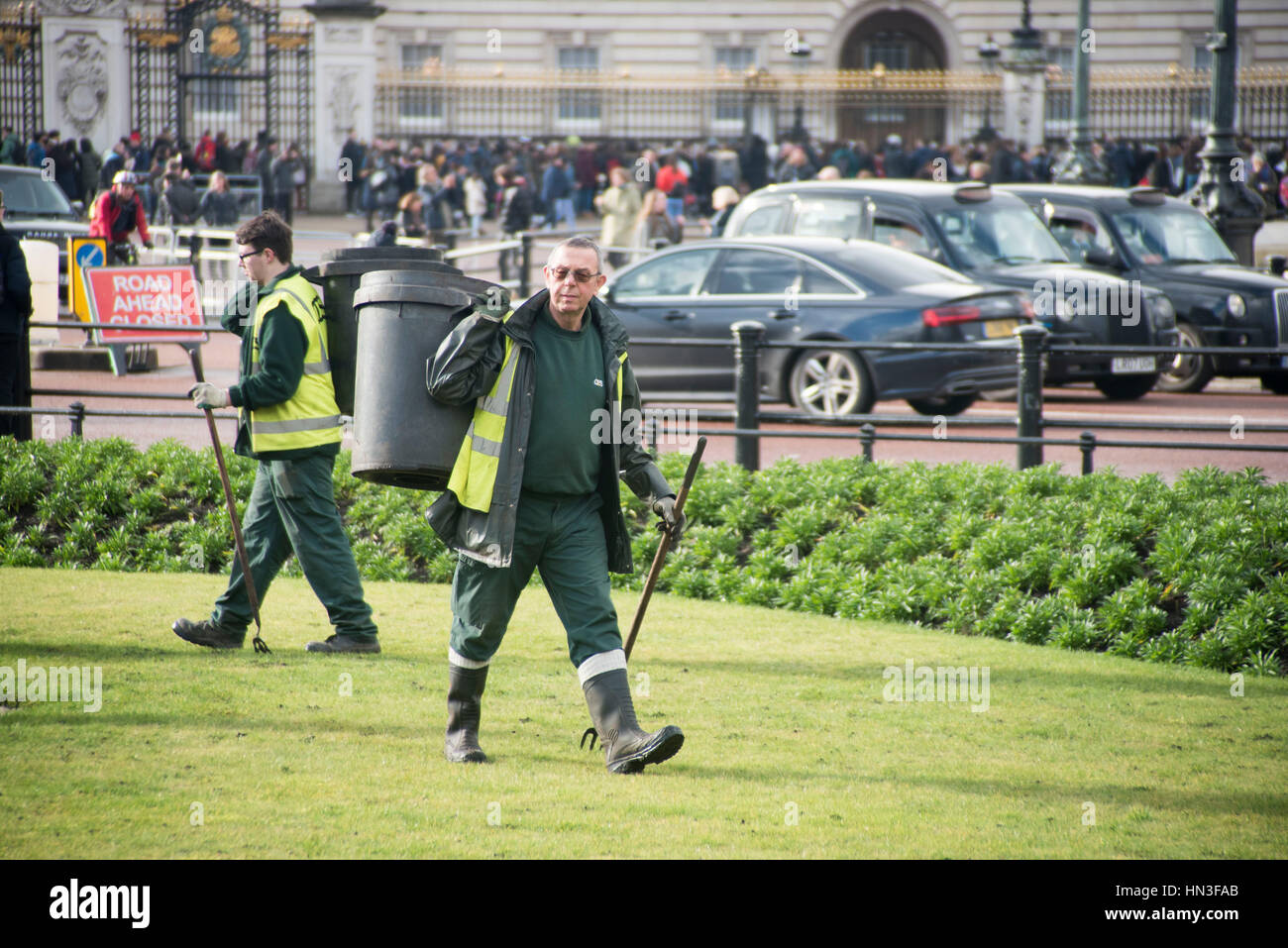 London, UK. 07th Feb, 2017. General view of Buckingham Palace, the London residence and administrative headquarters of the reigning monarch of the United Kingdom. Several gardeners prepare the flowers outside The Palace, ready fhe bloom in spring. Credit: Alberto Pezzali/Pacific Press/Alamy Live News Stock Photo