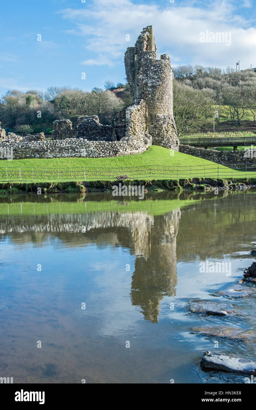 Ruins of Ogmore Castle Ogmore by Sea Glamorgan Coast south Wales Stock Photo
