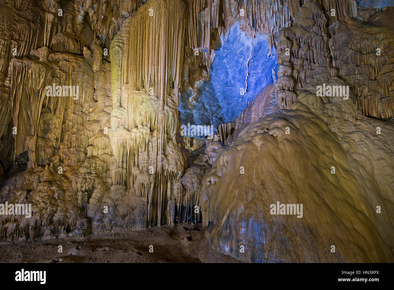 Stalactites and stalagmites, illuminated dripstone cave, Thiên Đường Cave, National Park Phong Nha-Ke Bang, Phong Nha Stock Photo