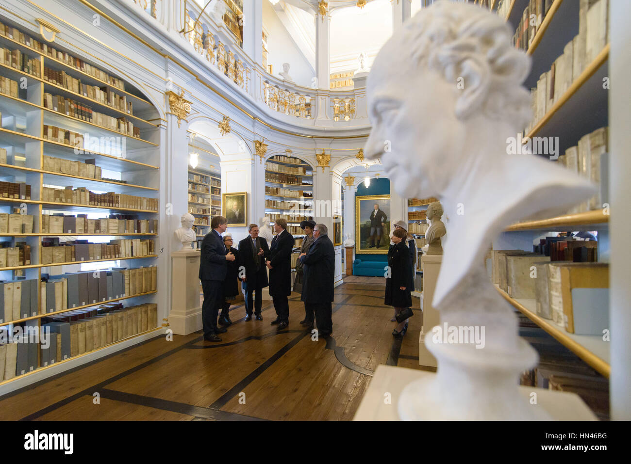 Weimar, Germany. 08th Feb, 2017. Library director Reinhard Laube (l-r), the Prime Minister of Bodo Ramelow (The Left), King Willem-Alexander, Queen Maxima of the Netherlands and Lord Mayor Stefan Wolf standing in the rococo hall of the Duchess Anna Amalia Library in Weimar, Germany, 08 February 2017. Photo: Candy Welz/Arifoto Ug/dpa-Zentralbild/dpa/Alamy Live News Stock Photo