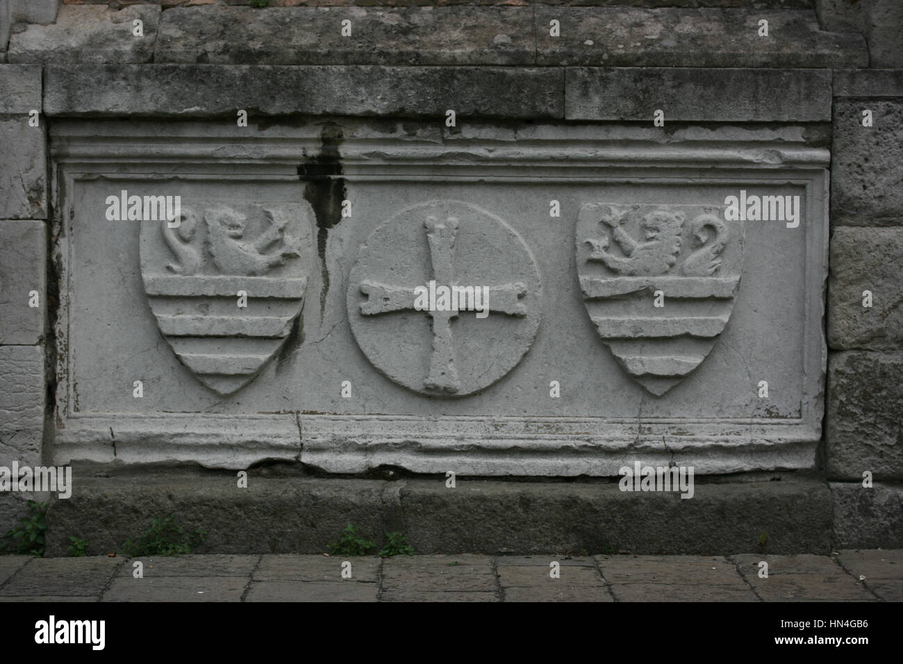 Roman shields hi-res stock photography and images - Alamy