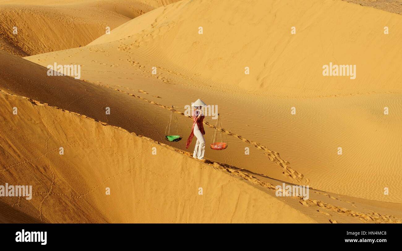 Woman in desert landscape hi-res stock photography and images - Alamy