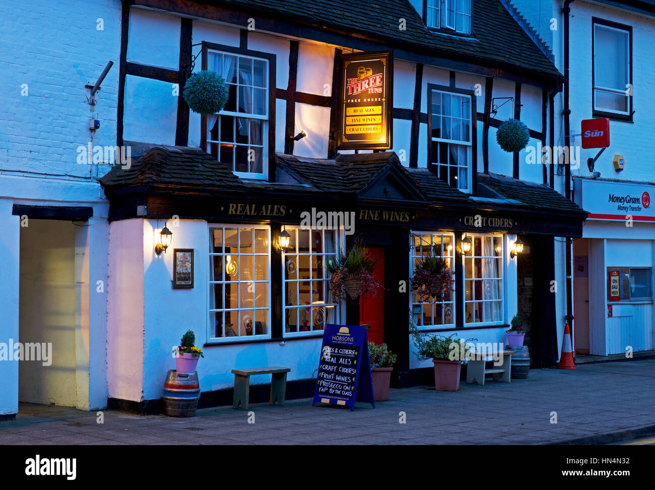 The Three Tuns pub, Alcaster, Warwickshire, England UK Stock Photo Alamy