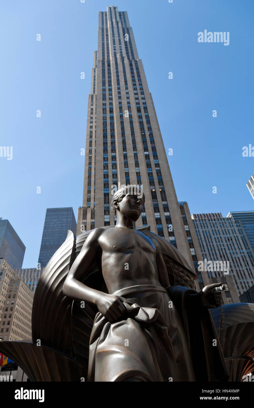 Bronze statue rockefeller center hires stock photography and images
