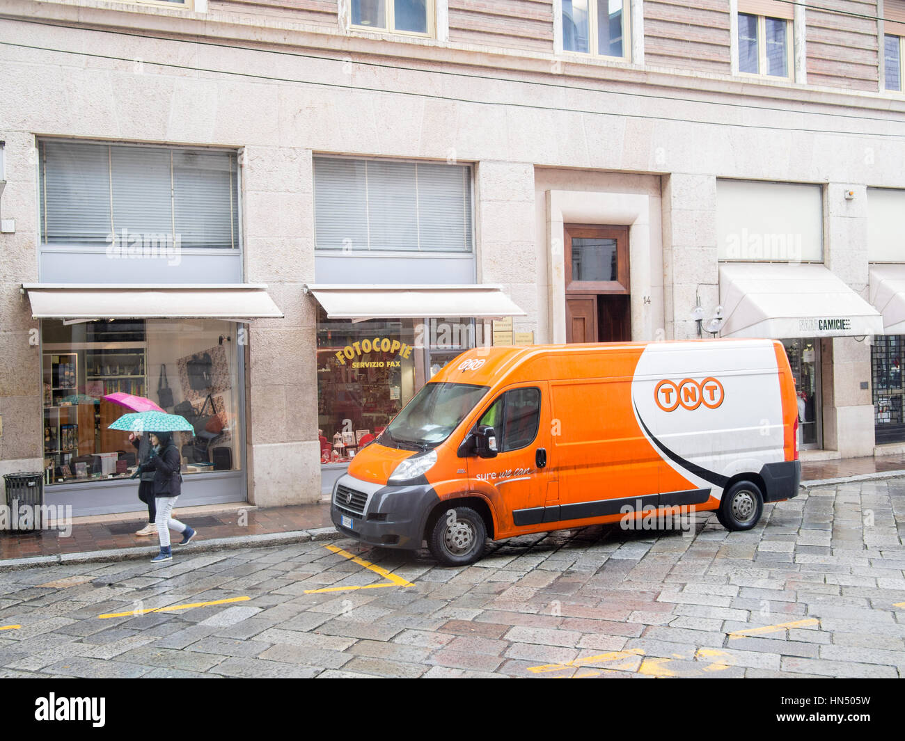 tnt express vans