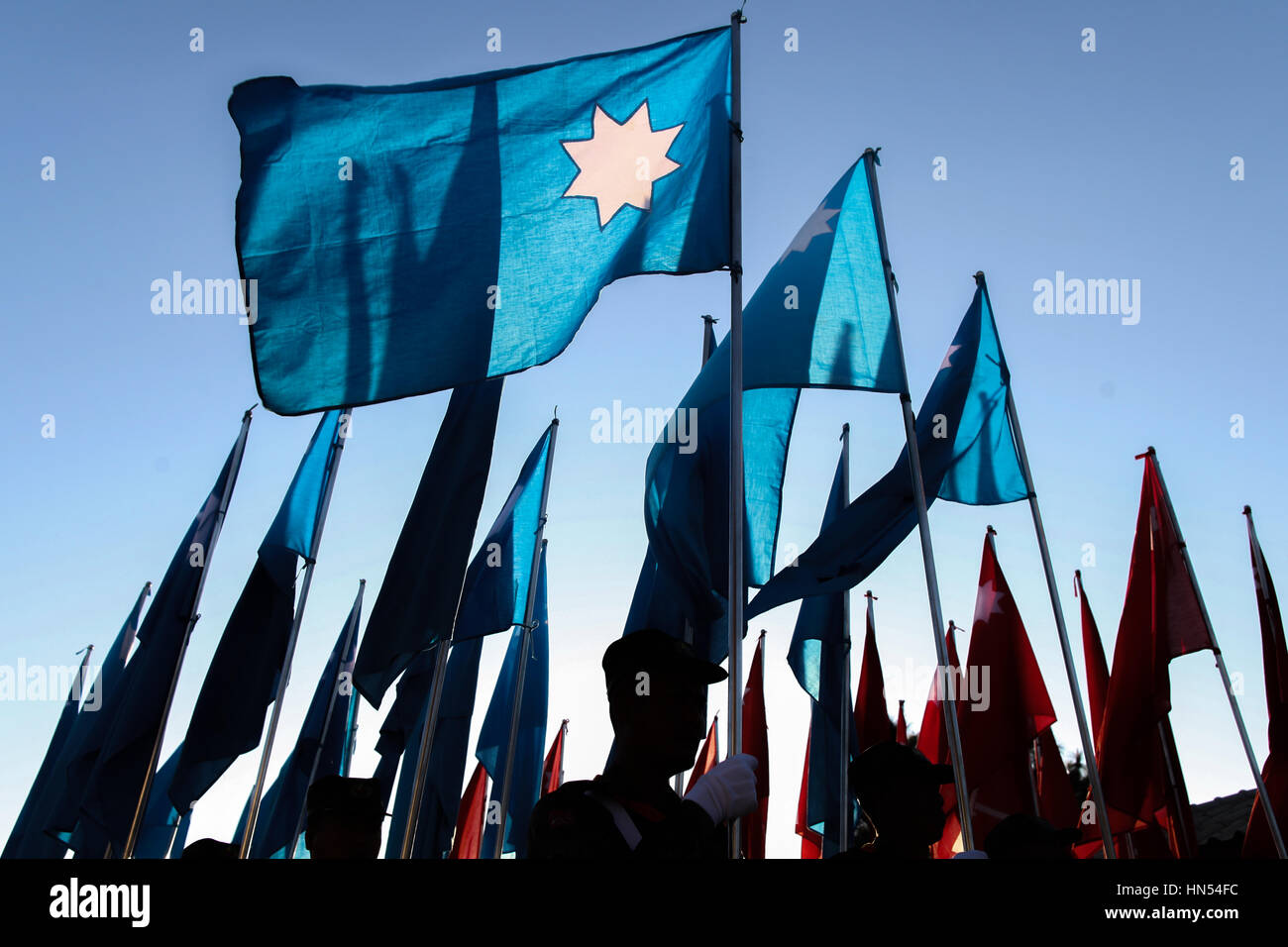 Loi Tai Leng, Myanmar. 07th Feb, 2017. Soldiers hold army flags in line while prepare for the parade celebrating the 70th anniversary of Shan National Day on Feb 7, 2017. Credit: Visarut Sankham/Pacific Press/Alamy Live News Stock Photo