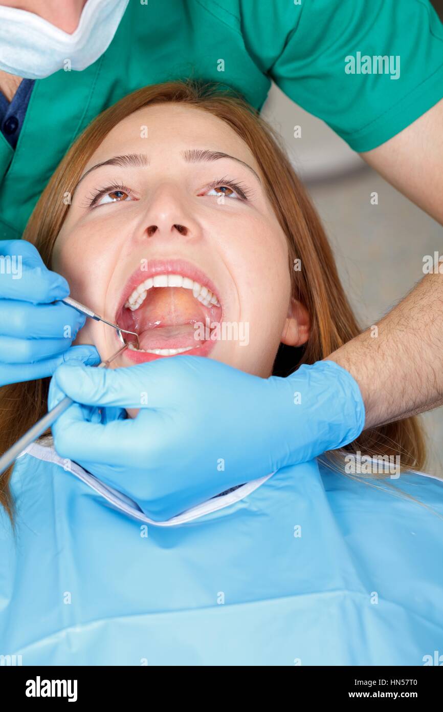 пациент у стоматолога с открытым ртом. Xr brands расширитель рта cheek retractor dental mouth gag. девушка открытый рот стоматолог. раскрытый рот у зубного. ротик у стоматолога.