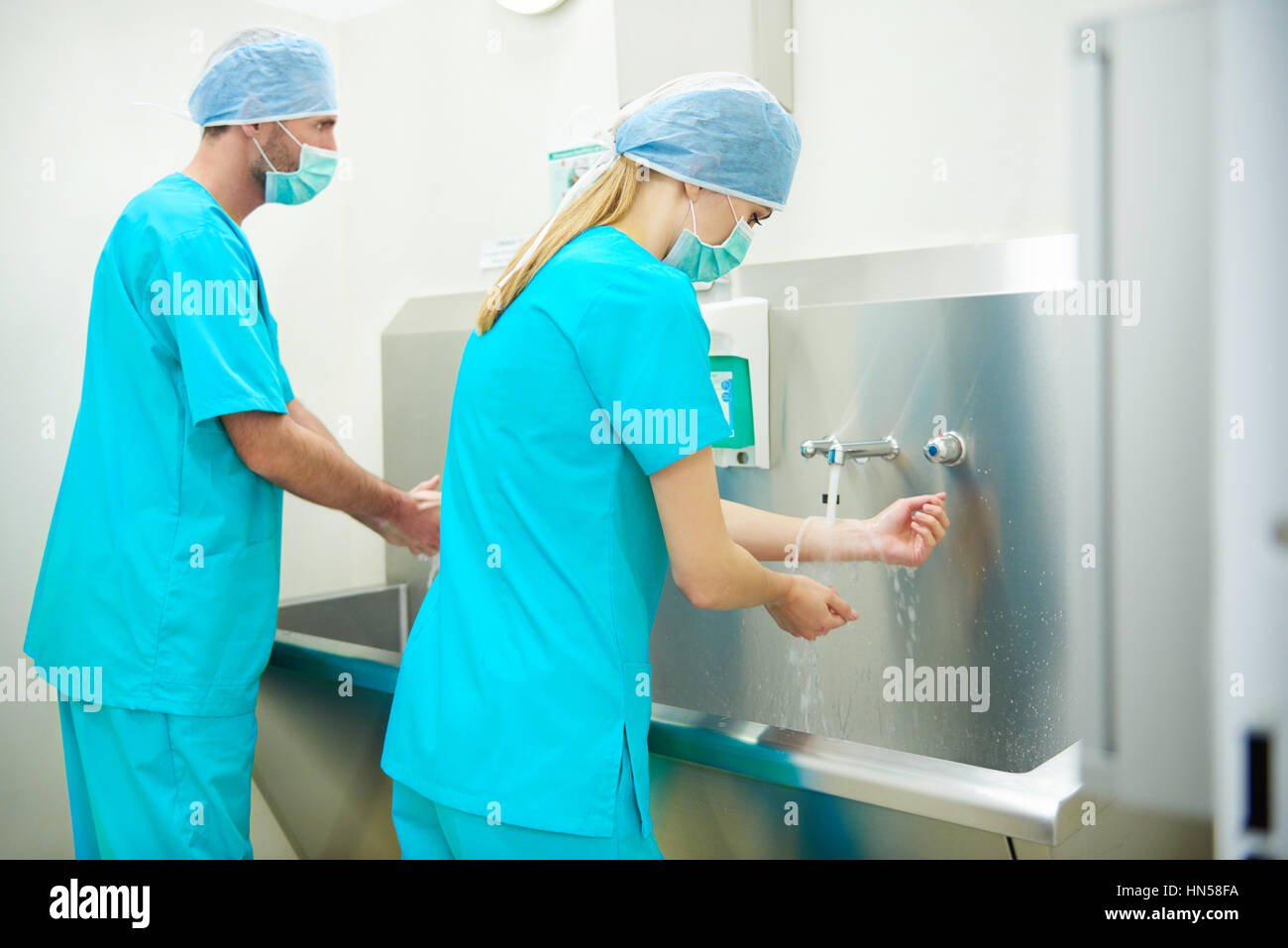 Two surgeons washing their hands Stock Photo Alamy