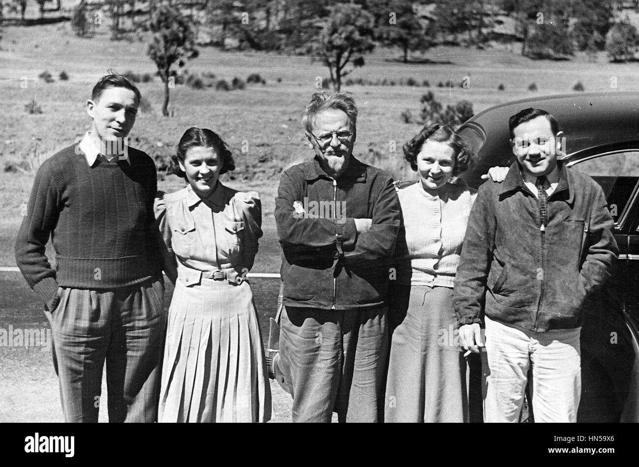 LEON TROTSKY (1879-1940) Russian Marxist revolutionary with American friends in Mexico in April 1940 with Harry DeBoer at left Stock Photo
