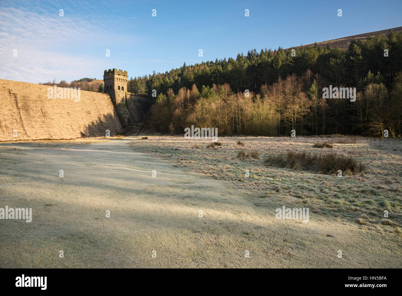 Derwent dam on a frosty winter morning, Peak District, Derbyshire Stock Photo