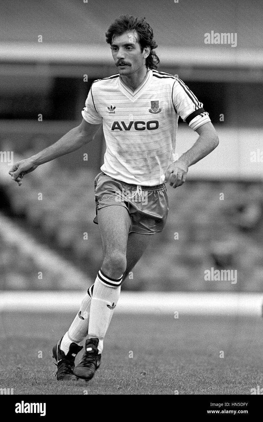 ALAN DEVONSHIRE WEST HAM UNITED FC 16 August 1985 Stock Photo Alamy