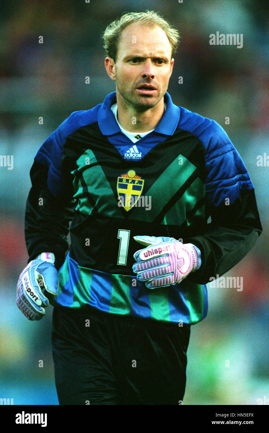 THOMAS RAVELLI SWEDEN & IFK GOTHENBURG FC 26 June 1992 Stock Photo Alamy