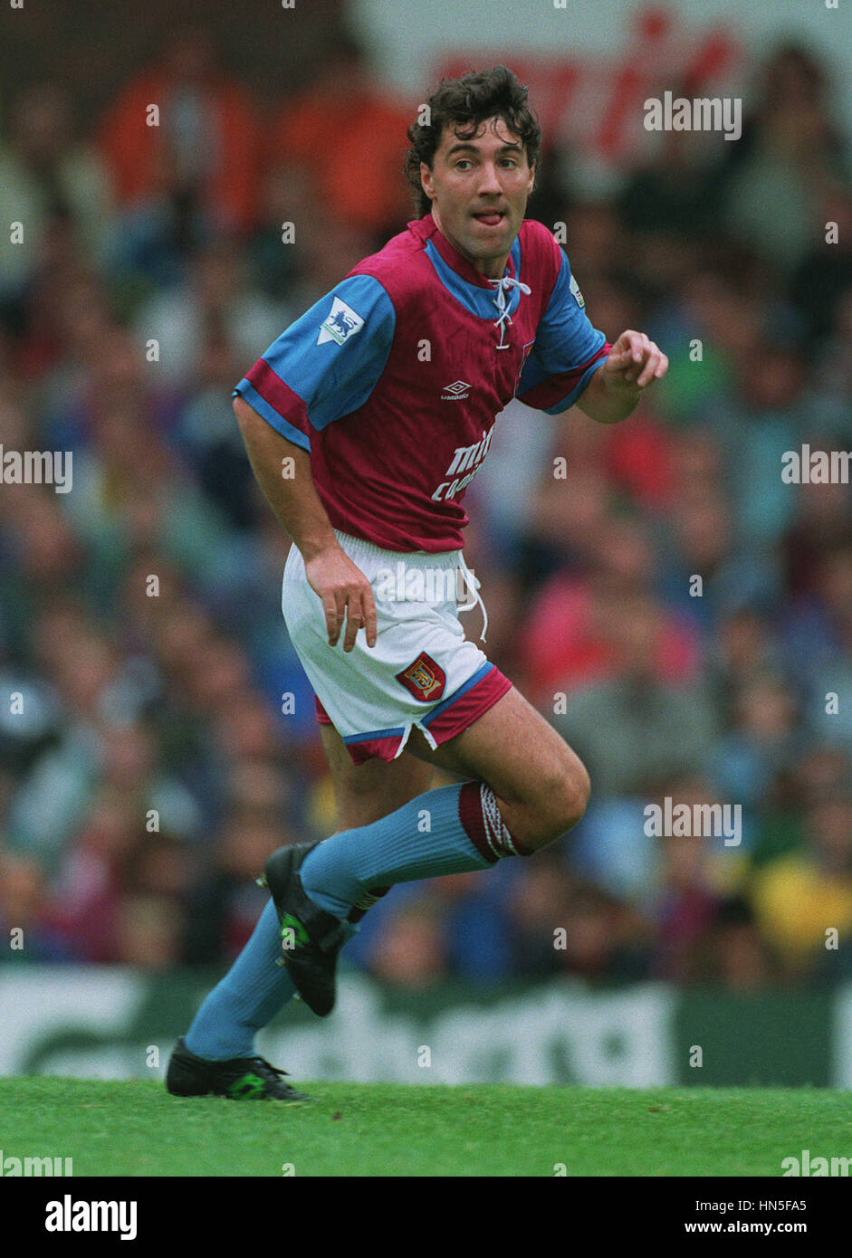 DEAN SAUNDERS ASTON VILLA FC 21 September 1992 Stock Photo Alamy