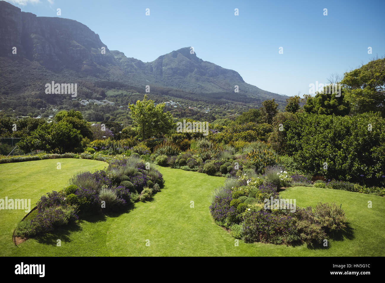 Most beautiful lawn hi-res stock photography and images - Alamy