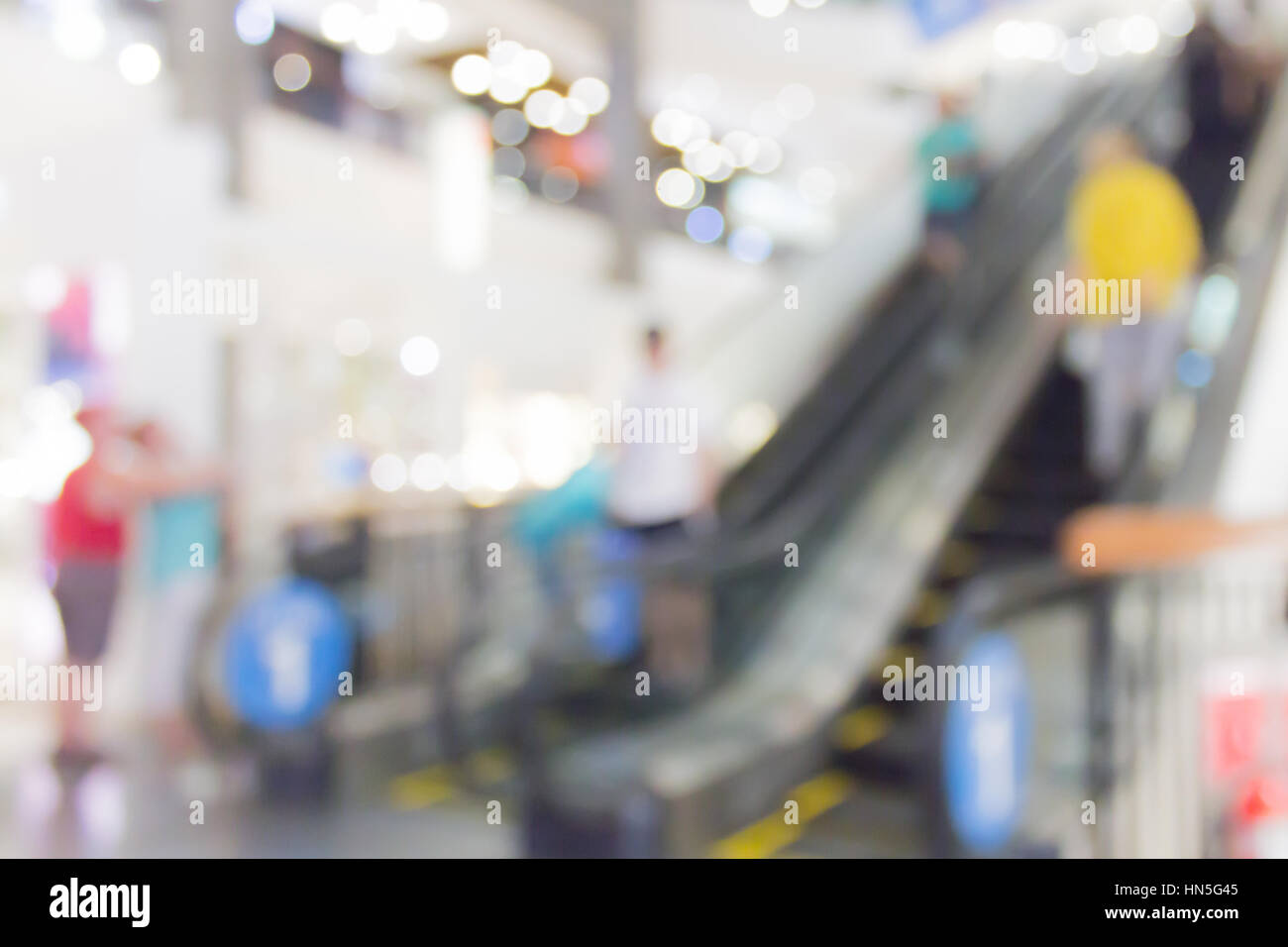 Escalator in shopping mall hi-res stock photography and images - Alamy