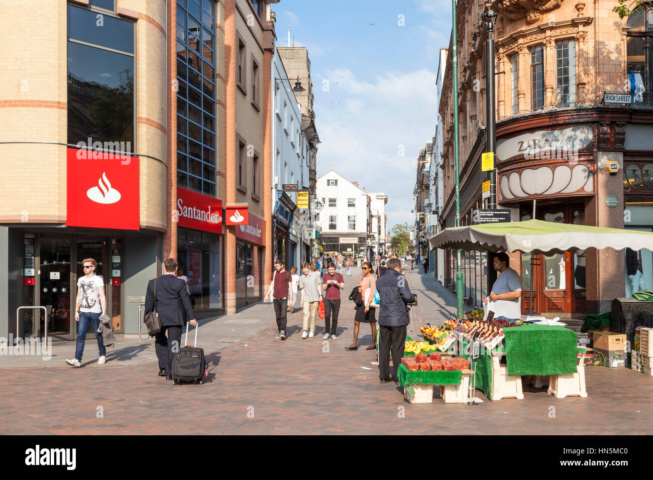 Nottingham city centre street view. Market stall and people on pedestrianised streets, Nottingham, England, UK Stock Photo