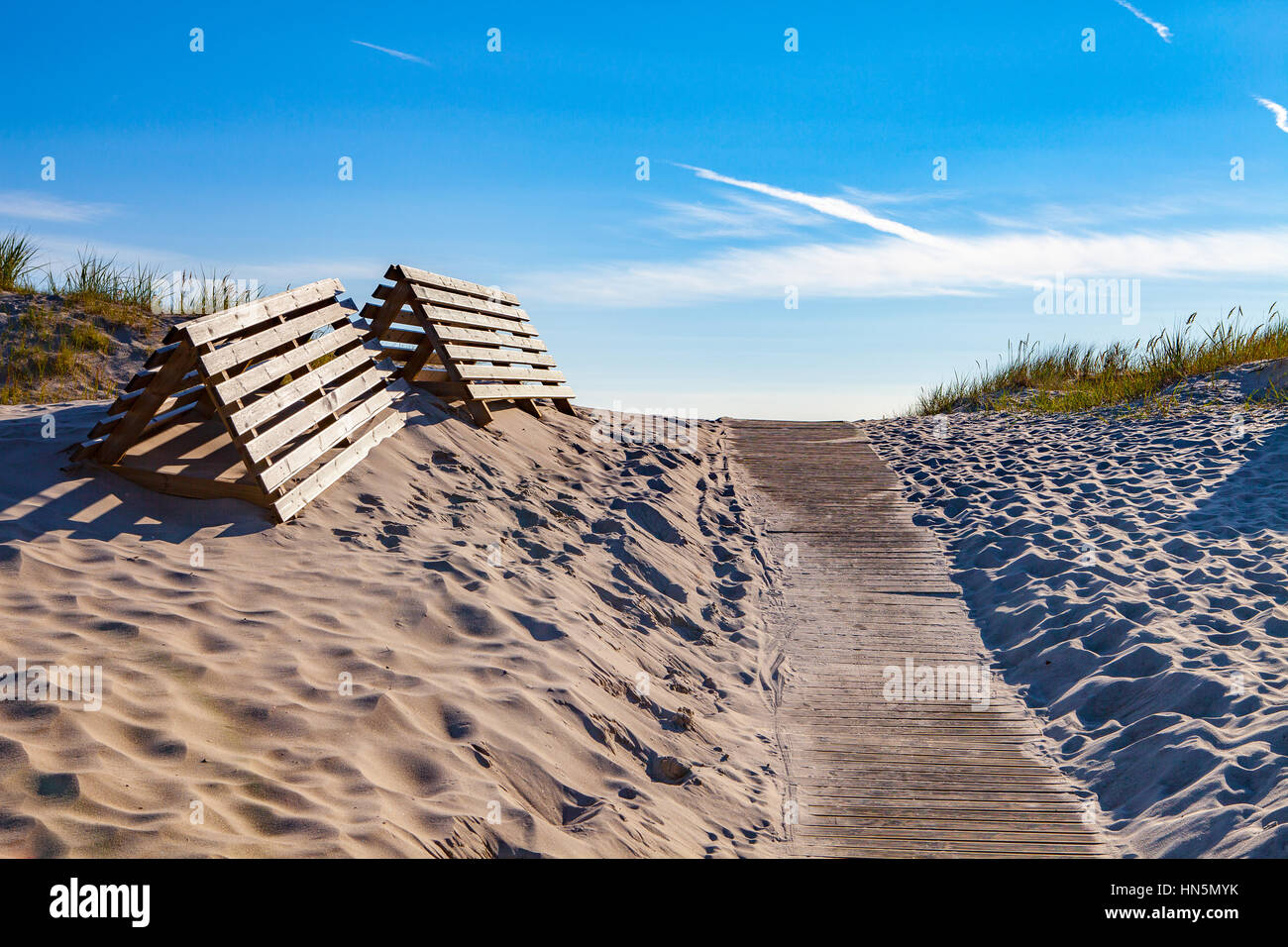 Beautiful view beach wooden path hi-res stock photography and images ...