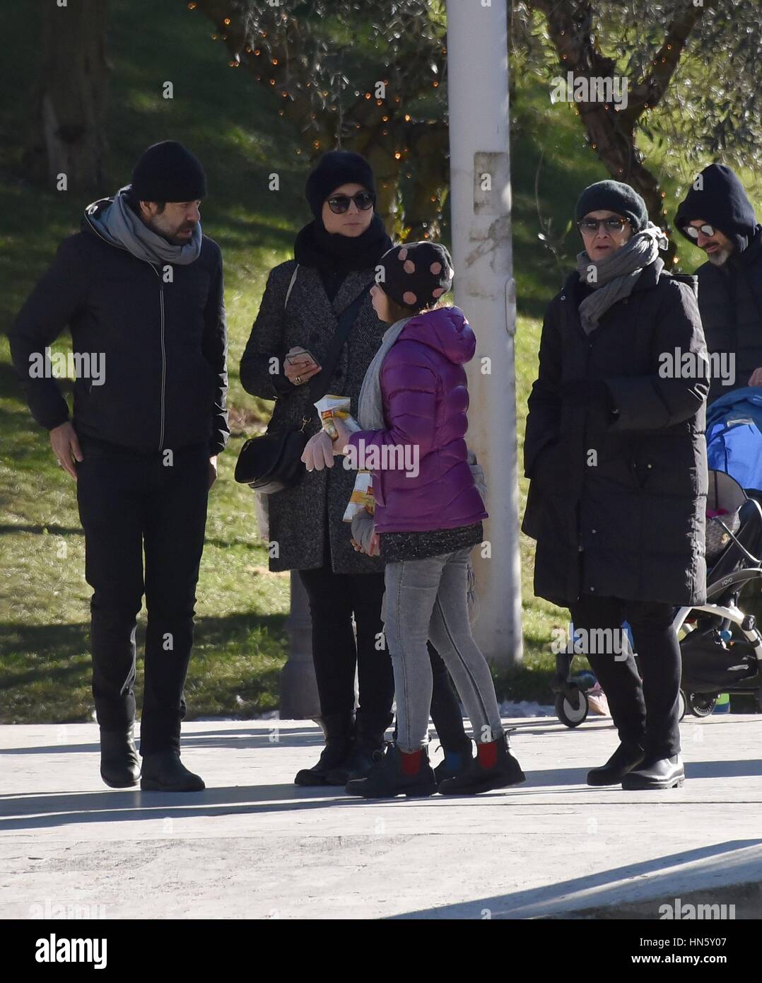 Pierfrancesco Favino with his wife Anna Ferzetti and their daughters Greta  and Lea and their grandmother Claudia Verdini Ferzetti, relaxing in the  park Featuring: Pierfrancesco Favino, Anna Ferzetti, Lea Favino, Greta  Favino,, image size:1078x1390