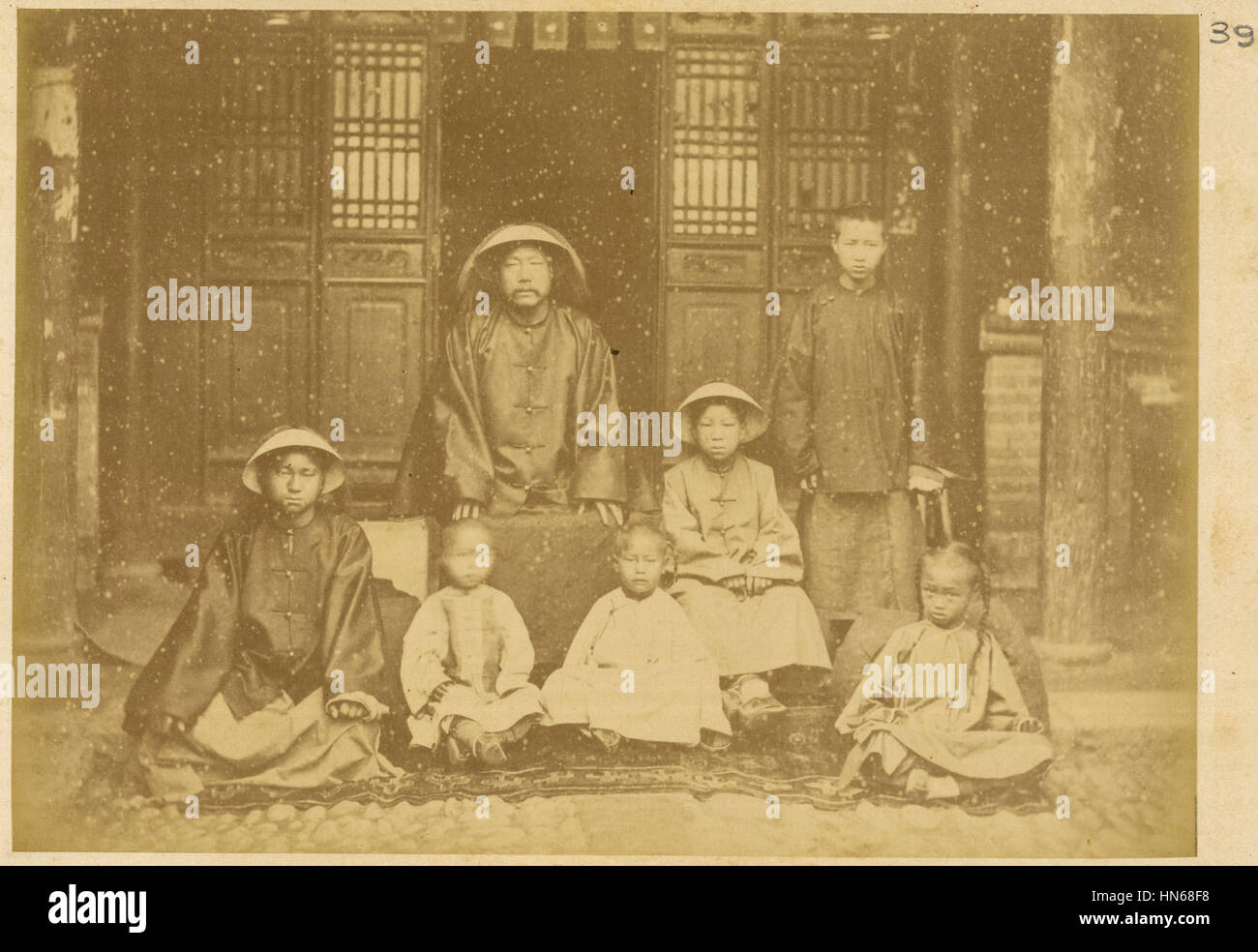 1874-75 WDL1931,  for Strict Confucian Families Did Not Allow Women Out of Their Homes. China, A Scholar’s Family. His Wife Is Not Present Stock Photo
