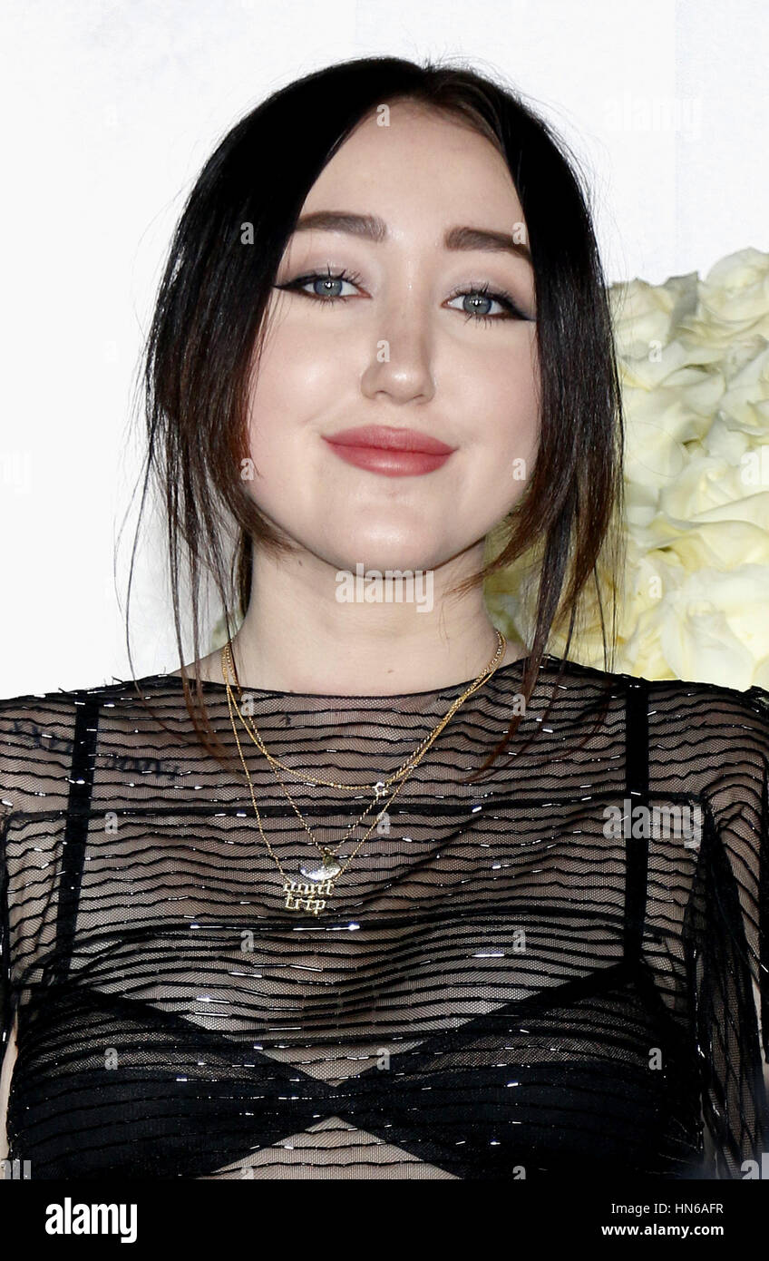Noah cyrus hi res stock photography and images Alamy