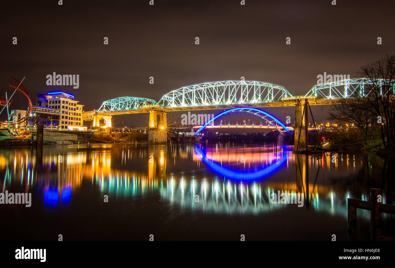 The John Seigenthaler Pedestrian Bridge and Korean War Veterans Memorial Bridge over the Cumberland River in downtown Nashville, Tennessee. Stock Photo