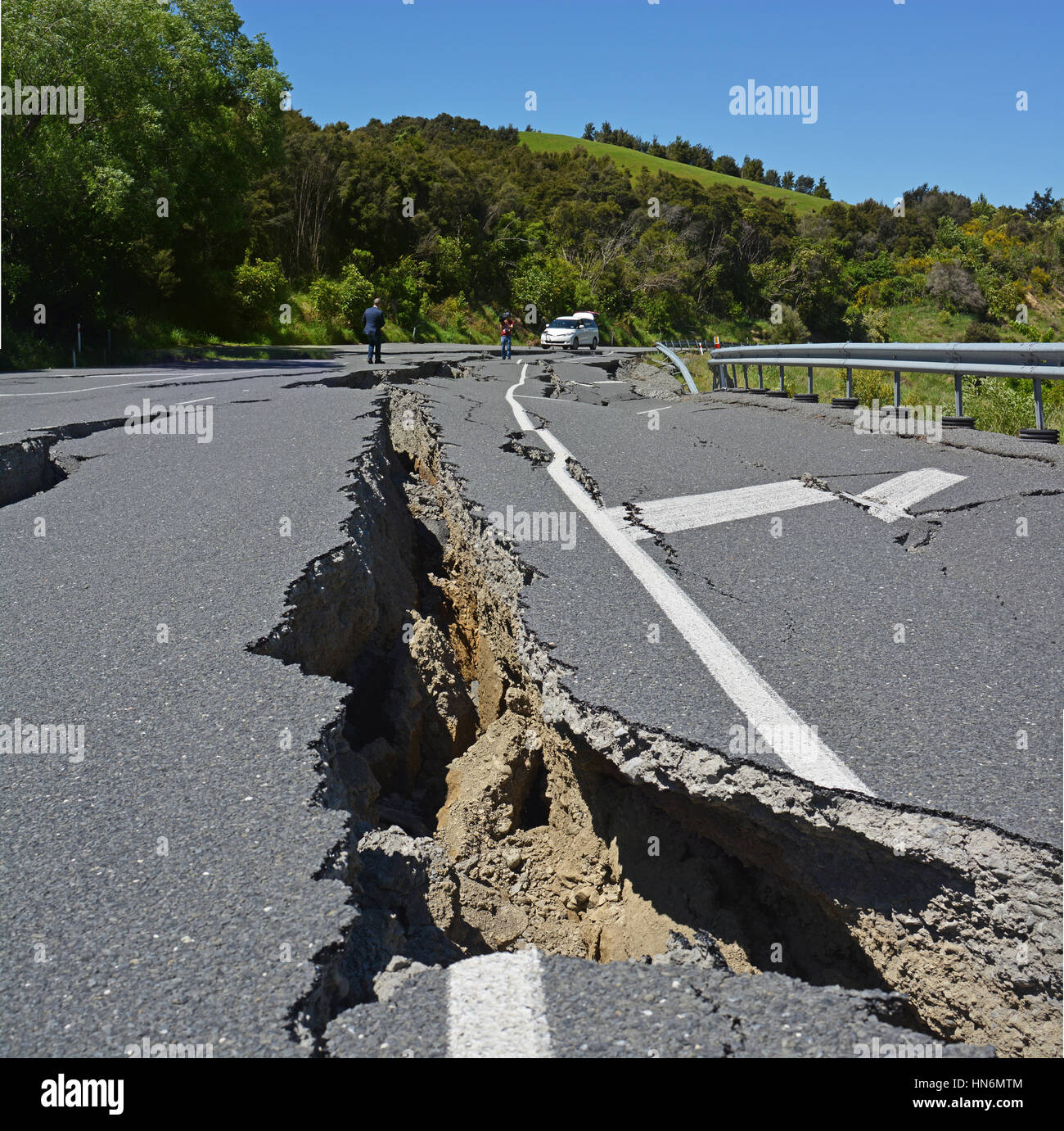 Earthquake crack grass hi-res stock photography and images - Alamy