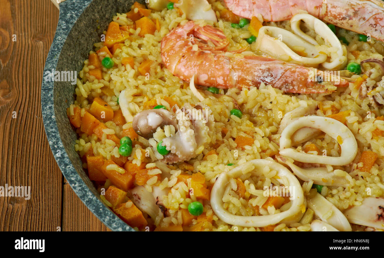 Spanish seafood Paella de Marisco, Paella Marinera Stock Photo Alamy