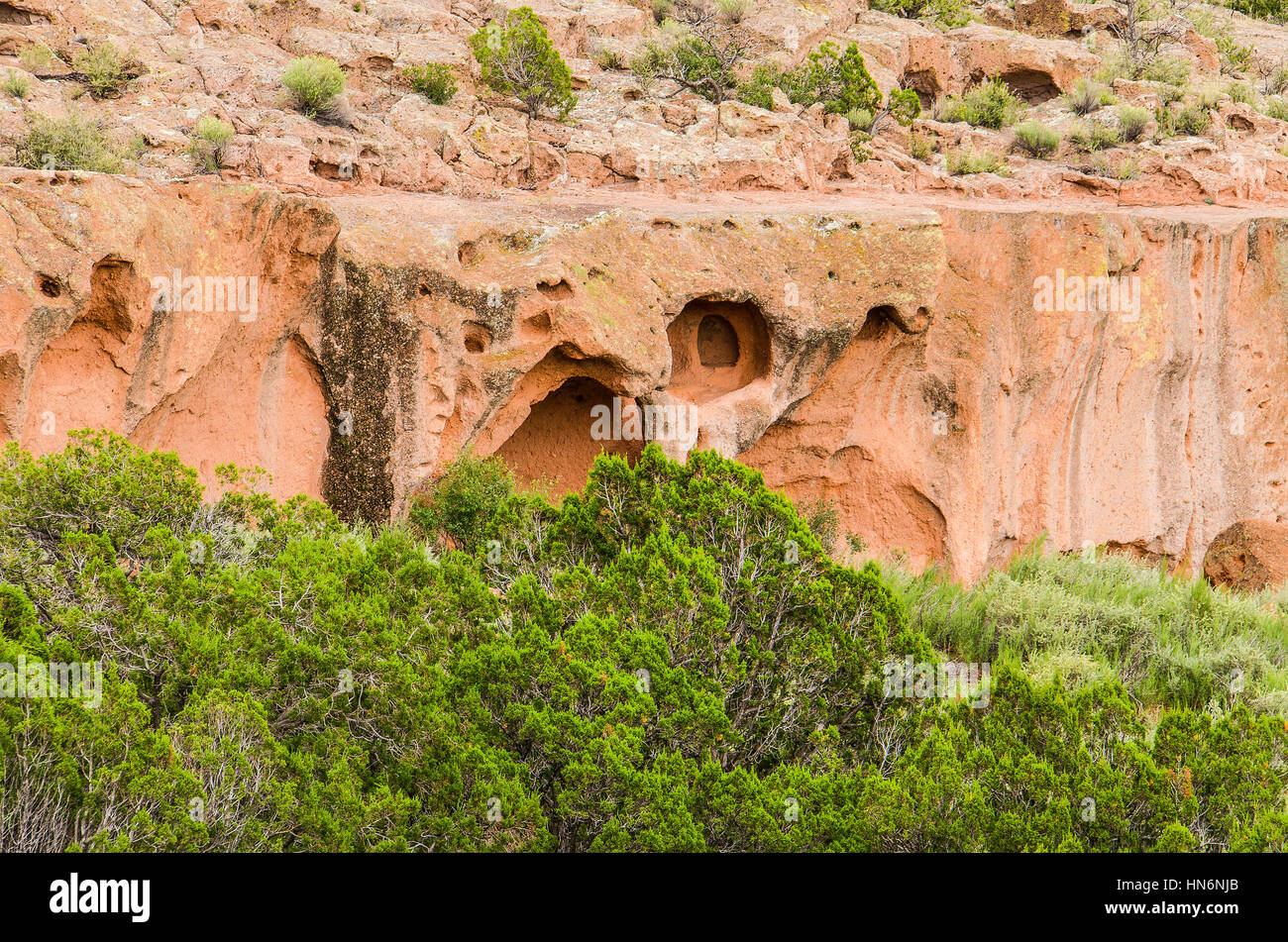 Tsankawi cave dwellings in cliffs at Bandelier National Monument Stock Photo