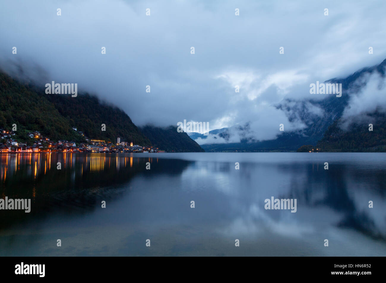 Famous Hallstatt mountain village with Hallstatt lake at sunrise in ...